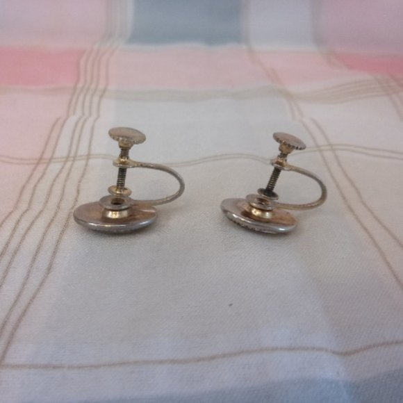 Vintage Reverse Cameo Screw Back Earrings - Picture 6 of 7